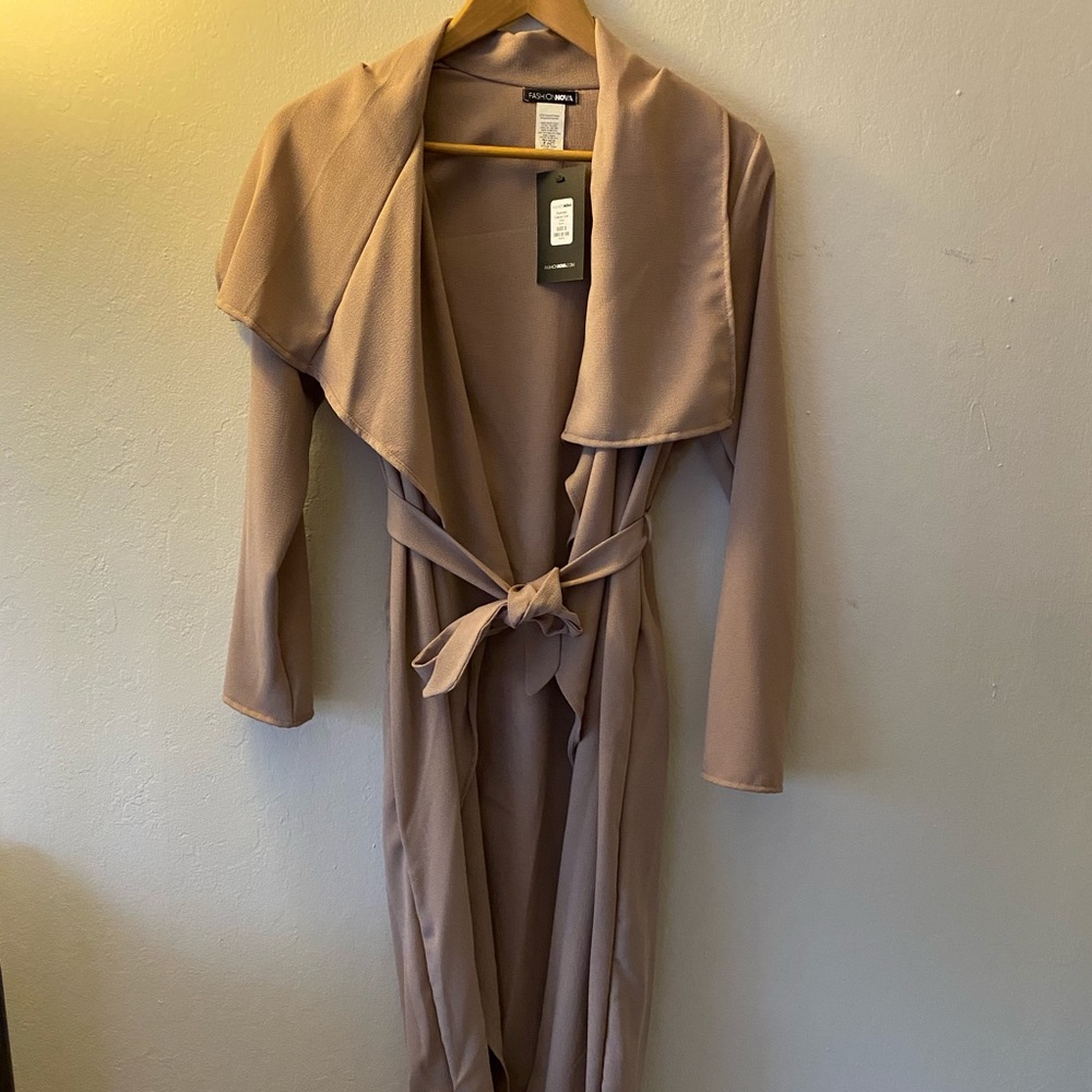 *NEW fashion nova trench coat 💛